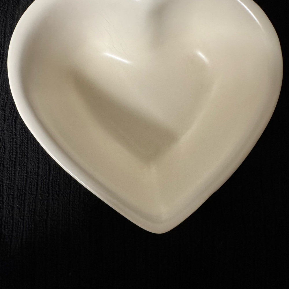 Pfaltzgraff 8” White Heart-Shaped Dish‎